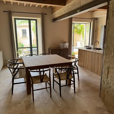 Uzes-la Maison Aux Petits Pas