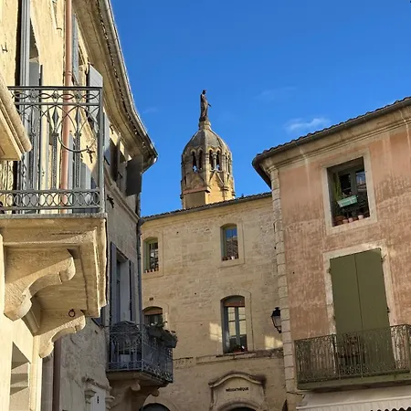 Uzes-la Maison Aux Petits Pas