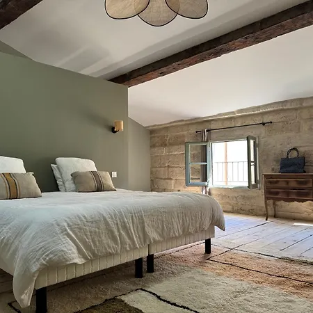 Uzes-la Maison Aux Petits Pas *