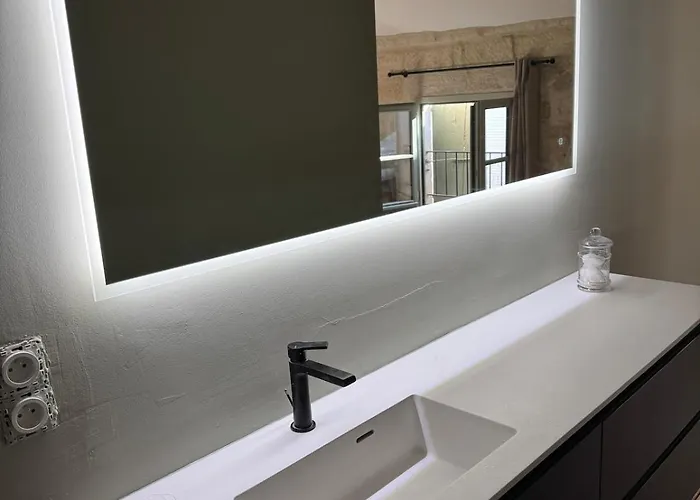 Uzes-la Maison Aux Petits Pas