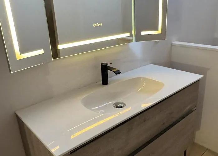 Uzes-la Maison Aux Petits Pas * Uzès